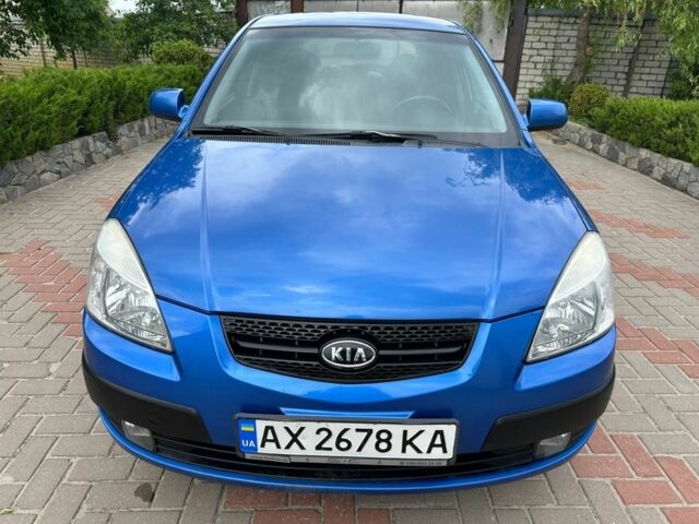 Синий Киа Рио, объемом двигателя 1.6 л и пробегом 215 тыс. км за 4800 $, фото 2 на Automoto.ua