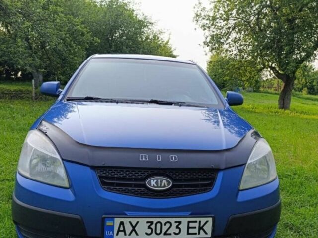 Синий Киа Рио, объемом двигателя 1.4 л и пробегом 281 тыс. км за 4300 $, фото 2 на Automoto.ua