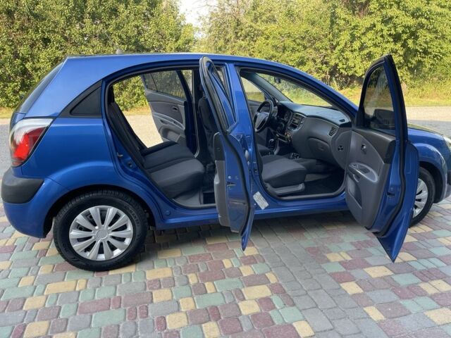 Синий Киа Рио, объемом двигателя 1.4 л и пробегом 182 тыс. км за 4350 $, фото 4 на Automoto.ua