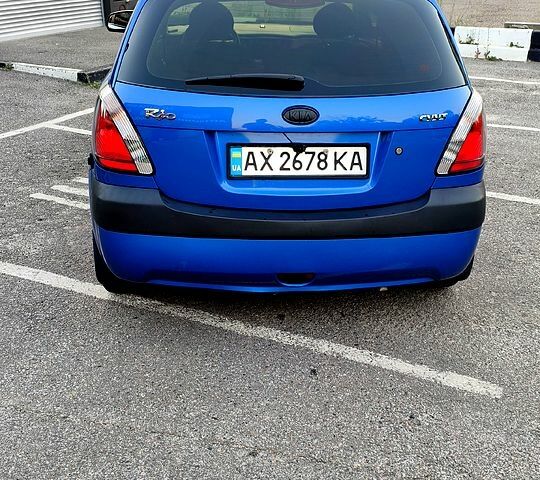 Синий Киа Рио, объемом двигателя 1.6 л и пробегом 216 тыс. км за 4300 $, фото 4 на Automoto.ua