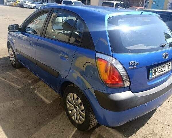 Синий Киа Рио, объемом двигателя 1.8 л и пробегом 227 тыс. км за 4600 $, фото 4 на Automoto.ua
