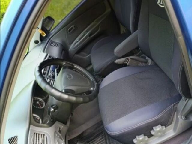 Синий Киа Рио, объемом двигателя 1.4 л и пробегом 281 тыс. км за 4300 $, фото 5 на Automoto.ua