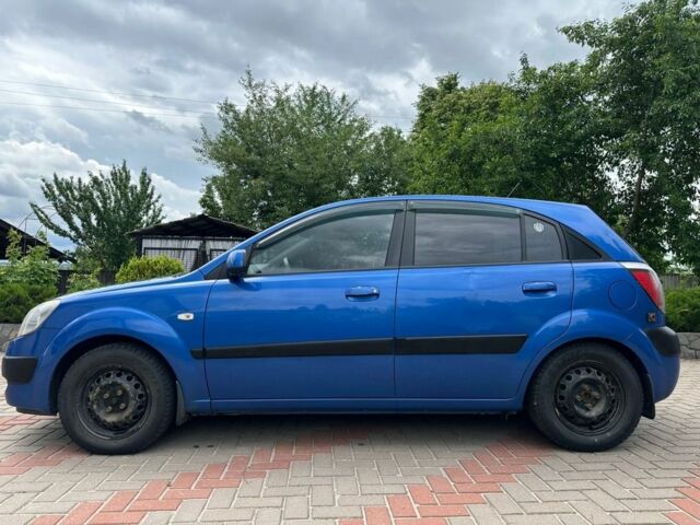 Синий Киа Рио, объемом двигателя 1.6 л и пробегом 215 тыс. км за 4800 $, фото 1 на Automoto.ua