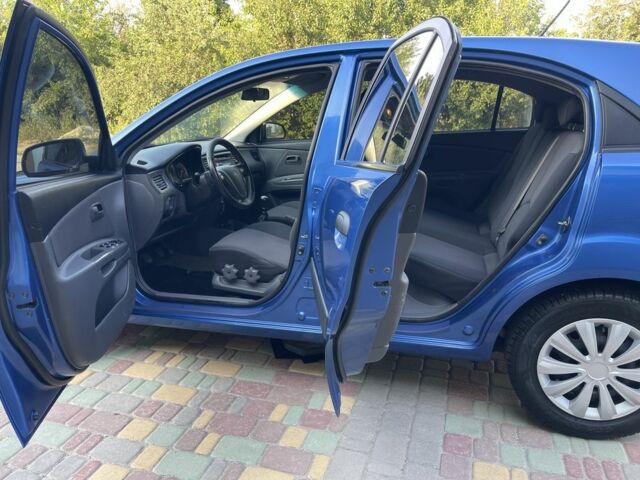 Синий Киа Рио, объемом двигателя 1.4 л и пробегом 182 тыс. км за 4350 $, фото 11 на Automoto.ua