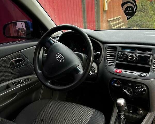Синий Киа Рио, объемом двигателя 1.4 л и пробегом 198 тыс. км за 5300 $, фото 7 на Automoto.ua