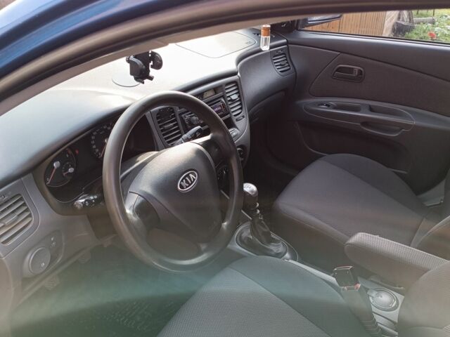 Синий Киа Рио, объемом двигателя 1.4 л и пробегом 231 тыс. км за 5000 $, фото 4 на Automoto.ua