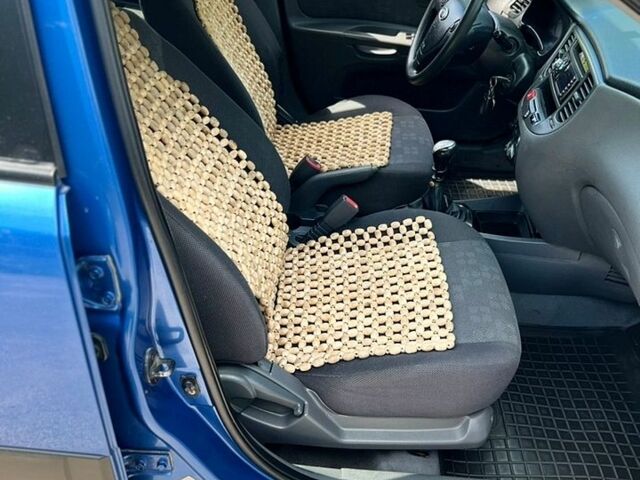Синій Кіа Ріо, об'ємом двигуна 1.4 л та пробігом 168 тис. км за 3700 $, фото 11 на Automoto.ua