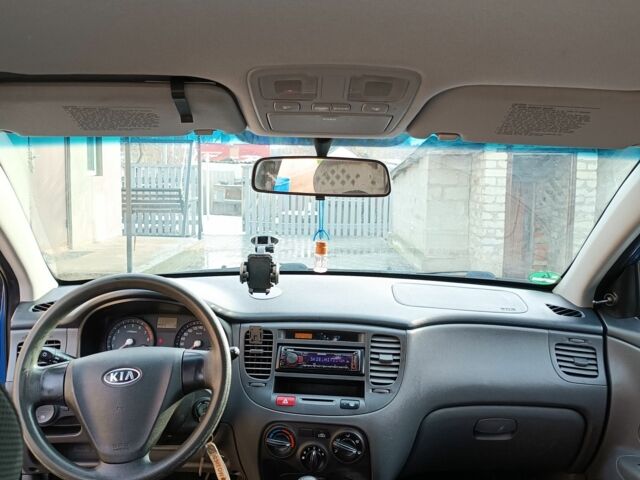 Синий Киа Рио, объемом двигателя 1.4 л и пробегом 231 тыс. км за 5000 $, фото 2 на Automoto.ua