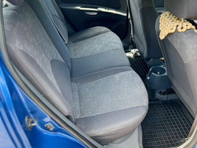Синій Кіа Ріо, об'ємом двигуна 1.4 л та пробігом 168 тис. км за 3700 $, фото 10 на Automoto.ua
