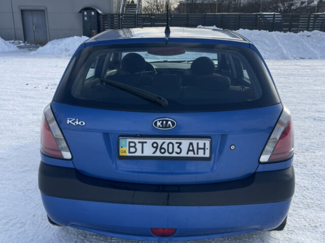 Синий Киа Рио, объемом двигателя 1.4 л и пробегом 111 тыс. км за 4500 $, фото 3 на Automoto.ua