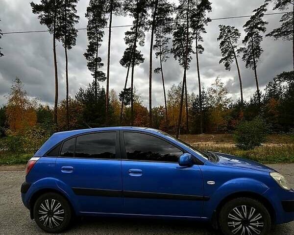 Синий Киа Рио, объемом двигателя 1.4 л и пробегом 198 тыс. км за 5300 $, фото 3 на Automoto.ua