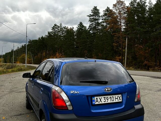 Синій Кіа Ріо, об'ємом двигуна 1.4 л та пробігом 198 тис. км за 5300 $, фото 2 на Automoto.ua