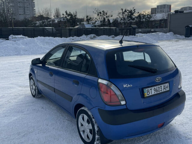 Синий Киа Рио, объемом двигателя 1.4 л и пробегом 111 тыс. км за 4500 $, фото 5 на Automoto.ua