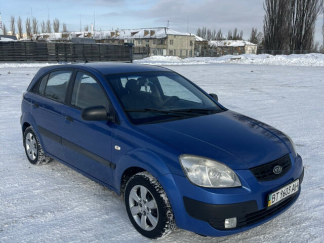 Синий Киа Рио, объемом двигателя 1.4 л и пробегом 111 тыс. км за 4500 $, фото 1 на Automoto.ua