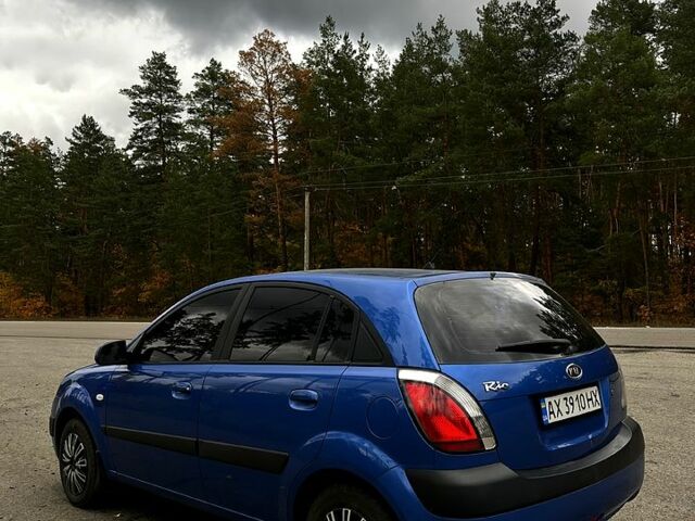 Синій Кіа Ріо, об'ємом двигуна 1.4 л та пробігом 198 тис. км за 5300 $, фото 5 на Automoto.ua