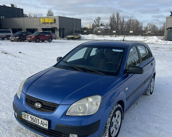 Синий Киа Рио, объемом двигателя 1.4 л и пробегом 111 тыс. км за 4500 $, фото 7 на Automoto.ua