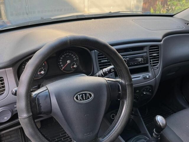 Синий Киа Рио, объемом двигателя 1.4 л и пробегом 267 тыс. км за 4500 $, фото 7 на Automoto.ua