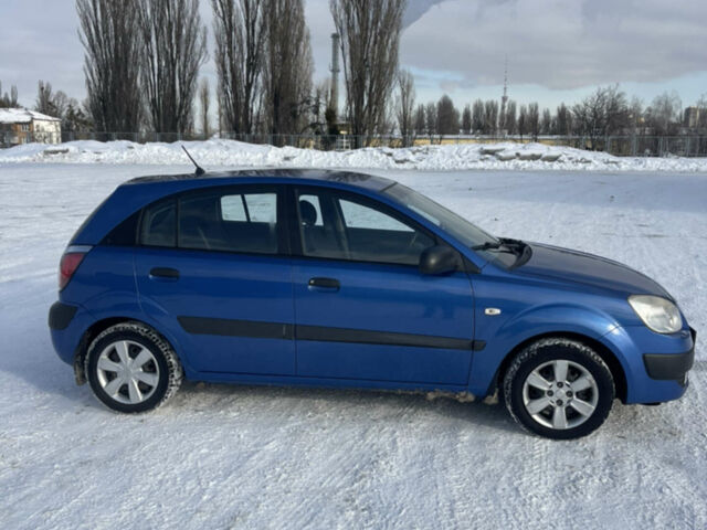 Синий Киа Рио, объемом двигателя 1.4 л и пробегом 111 тыс. км за 4500 $, фото 2 на Automoto.ua