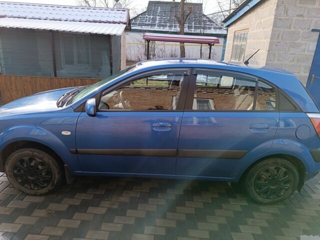 Синий Киа Рио, объемом двигателя 1.4 л и пробегом 231 тыс. км за 5000 $, фото 5 на Automoto.ua