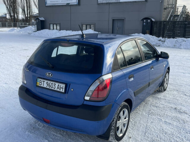 Синий Киа Рио, объемом двигателя 1.4 л и пробегом 111 тыс. км за 4500 $, фото 4 на Automoto.ua