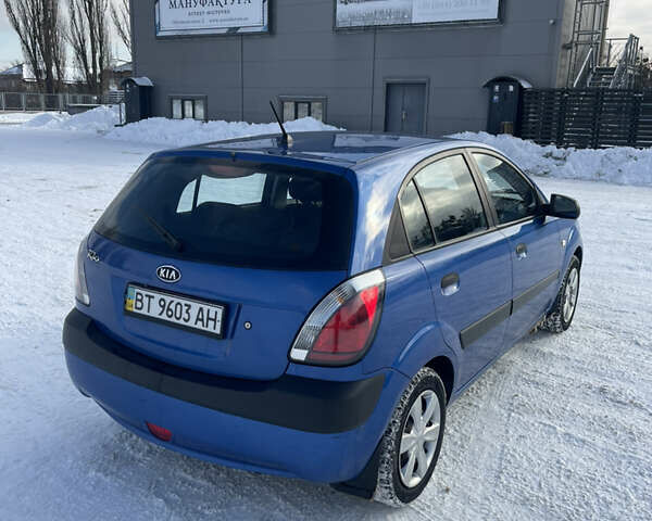 Синий Киа Рио, объемом двигателя 1.4 л и пробегом 111 тыс. км за 4500 $, фото 4 на Automoto.ua