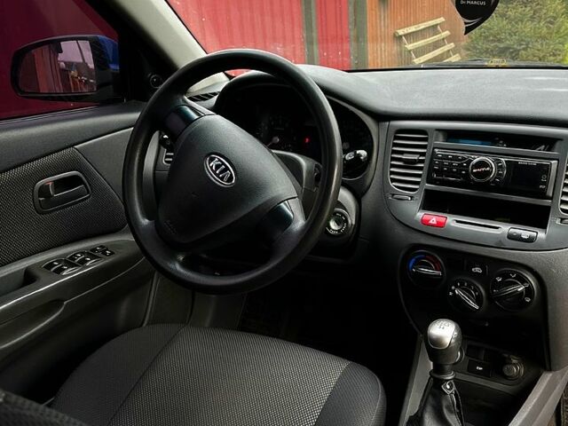 Синій Кіа Ріо, об'ємом двигуна 1.4 л та пробігом 198 тис. км за 5300 $, фото 8 на Automoto.ua