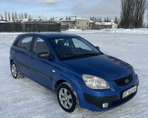 Синий Киа Рио, объемом двигателя 1.4 л и пробегом 111 тыс. км за 4500 $, фото 1 на Automoto.ua