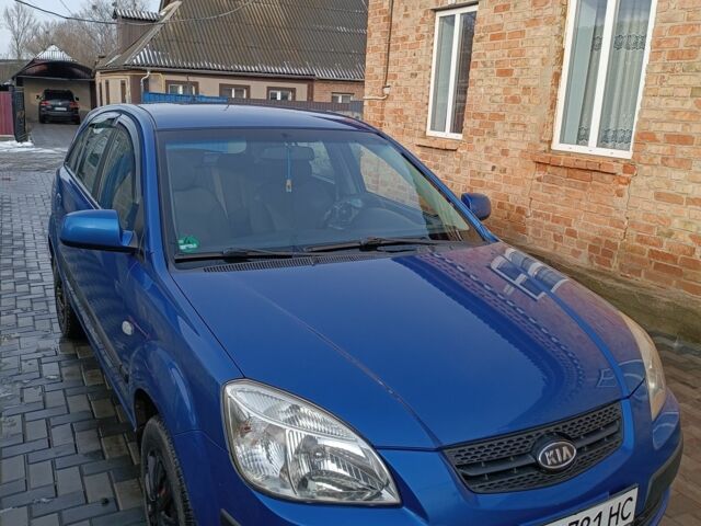 Синий Киа Рио, объемом двигателя 1.4 л и пробегом 231 тыс. км за 5000 $, фото 1 на Automoto.ua