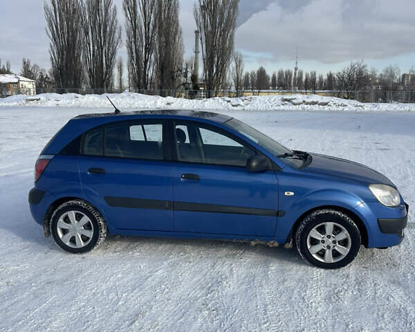 Синий Киа Рио, объемом двигателя 1.4 л и пробегом 111 тыс. км за 4500 $, фото 2 на Automoto.ua