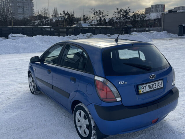 Синій Кіа Ріо, об'ємом двигуна 1.4 л та пробігом 111 тис. км за 4500 $, фото 5 на Automoto.ua