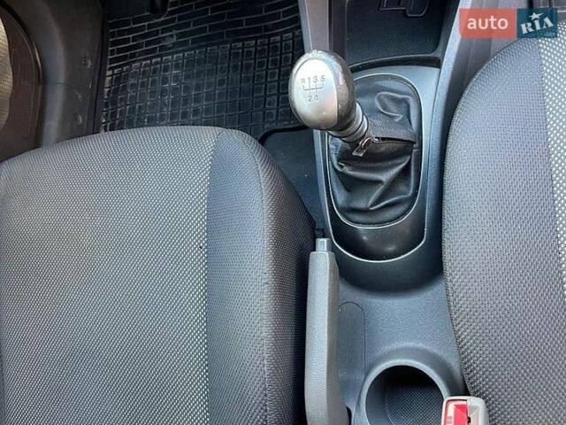 Синій Кіа Ріо, об'ємом двигуна 1.4 л та пробігом 267 тис. км за 4500 $, фото 4 на Automoto.ua
