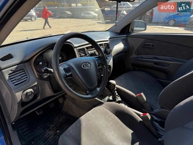 Синий Киа Рио, объемом двигателя 1.4 л и пробегом 343 тыс. км за 3490 $, фото 12 на Automoto.ua