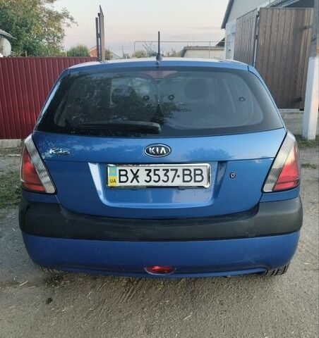 Синий Киа Рио, объемом двигателя 1.4 л и пробегом 190 тыс. км за 3500 $, фото 3 на Automoto.ua