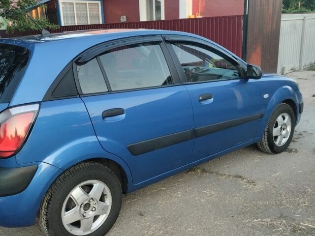 Синий Киа Рио, объемом двигателя 1.4 л и пробегом 190 тыс. км за 3200 $, фото 2 на Automoto.ua