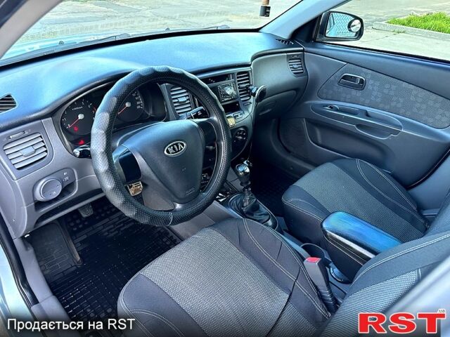 Синій Кіа Ріо, об'ємом двигуна 1.4 л та пробігом 184 тис. км за 4200 $, фото 8 на Automoto.ua