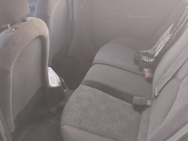 Синий Киа Рио, объемом двигателя 1.4 л и пробегом 190 тыс. км за 3200 $, фото 5 на Automoto.ua