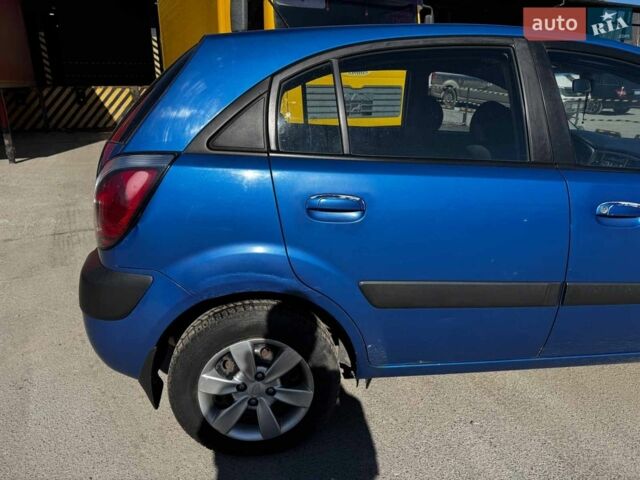 Синий Киа Рио, объемом двигателя 1.4 л и пробегом 343 тыс. км за 3490 $, фото 5 на Automoto.ua