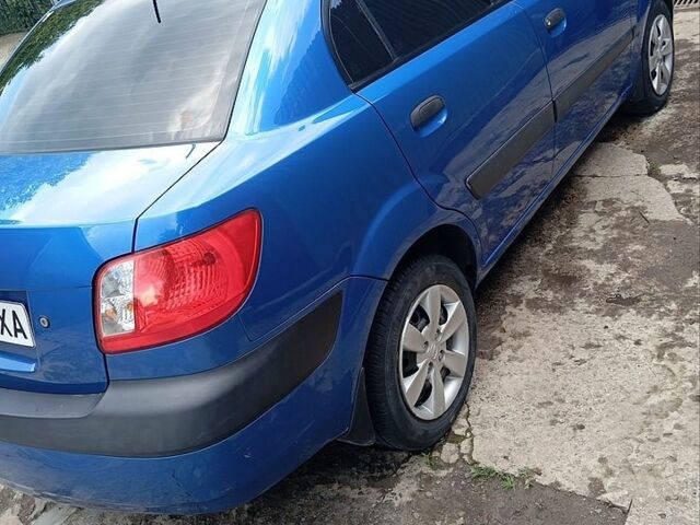 Синий Киа Рио, объемом двигателя 1.4 л и пробегом 180 тыс. км за 3800 $, фото 1 на Automoto.ua