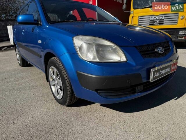 Синий Киа Рио, объемом двигателя 1.4 л и пробегом 343 тыс. км за 3490 $, фото 3 на Automoto.ua