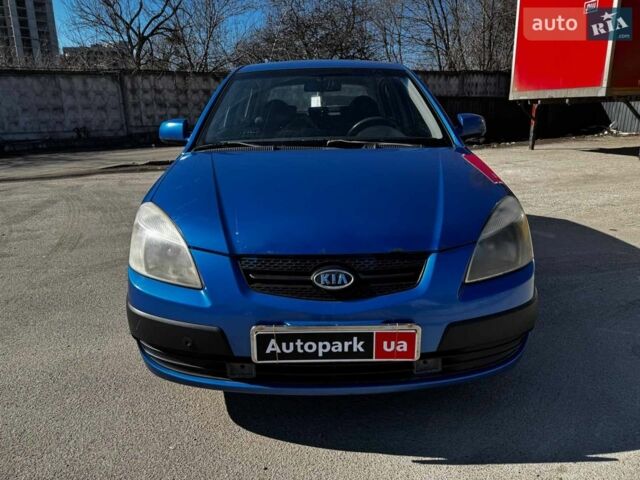 Синий Киа Рио, объемом двигателя 1.4 л и пробегом 343 тыс. км за 3490 $, фото 1 на Automoto.ua