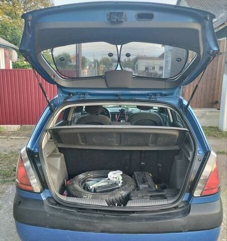 Синий Киа Рио, объемом двигателя 1.4 л и пробегом 190 тыс. км за 3500 $, фото 1 на Automoto.ua