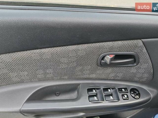 Синий Киа Рио, объемом двигателя 1.4 л и пробегом 339 тыс. км за 4800 $, фото 3 на Automoto.ua