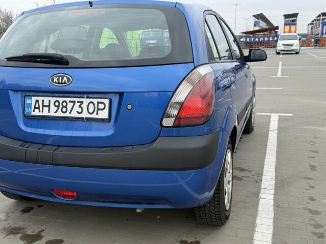 Синий Киа Рио, объемом двигателя 1.4 л и пробегом 179 тыс. км за 3800 $, фото 2 на Automoto.ua