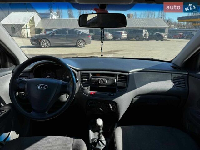 Синий Киа Рио, объемом двигателя 1.4 л и пробегом 343 тыс. км за 3490 $, фото 21 на Automoto.ua