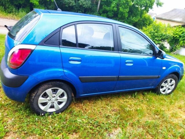 Синий Киа Рио, объемом двигателя 1.4 л и пробегом 169 тыс. км за 5500 $, фото 3 на Automoto.ua
