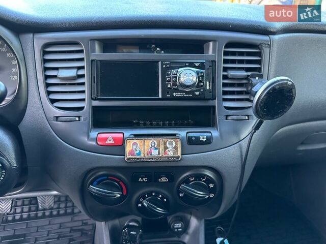 Синій Кіа Ріо, об'ємом двигуна 1.4 л та пробігом 184 тис. км за 4200 $, фото 10 на Automoto.ua