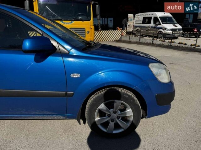 Синий Киа Рио, объемом двигателя 1.4 л и пробегом 343 тыс. км за 3490 $, фото 4 на Automoto.ua