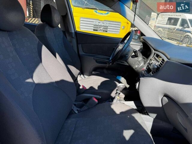 Синий Киа Рио, объемом двигателя 1.4 л и пробегом 343 тыс. км за 3490 $, фото 27 на Automoto.ua