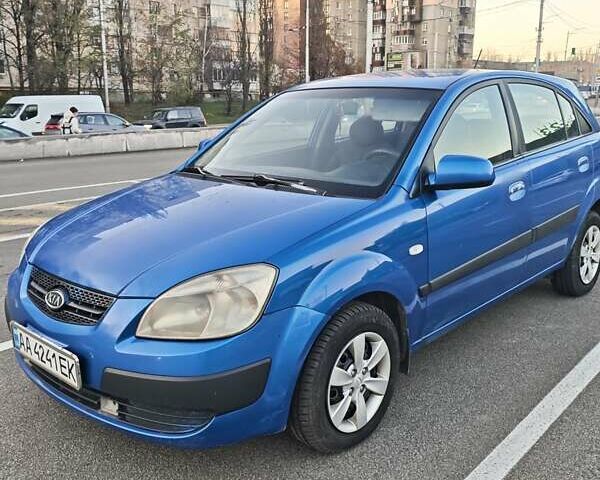 Синий Киа Рио, объемом двигателя 1.4 л и пробегом 339 тыс. км за 4800 $, фото 4 на Automoto.ua