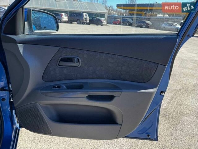 Синий Киа Рио, объемом двигателя 1.4 л и пробегом 343 тыс. км за 3490 $, фото 24 на Automoto.ua